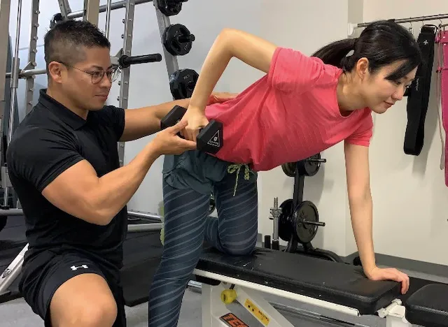CHGYMでパーソナルトレーニングを受ける女性