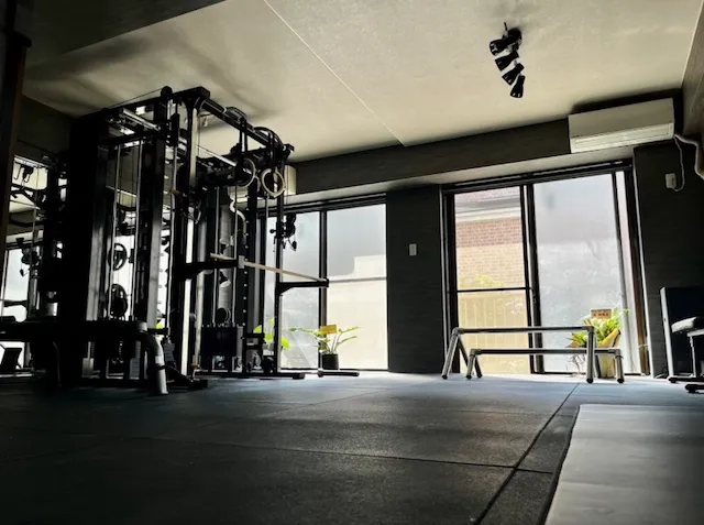 BRAVE FITNESS GYM 覚王山の店内の様子